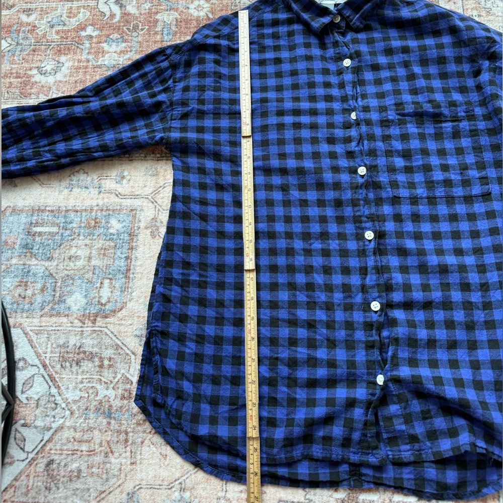 Old Navy Blue and Black Plaid Women’s‎  Shirt - Picture 7 of 8